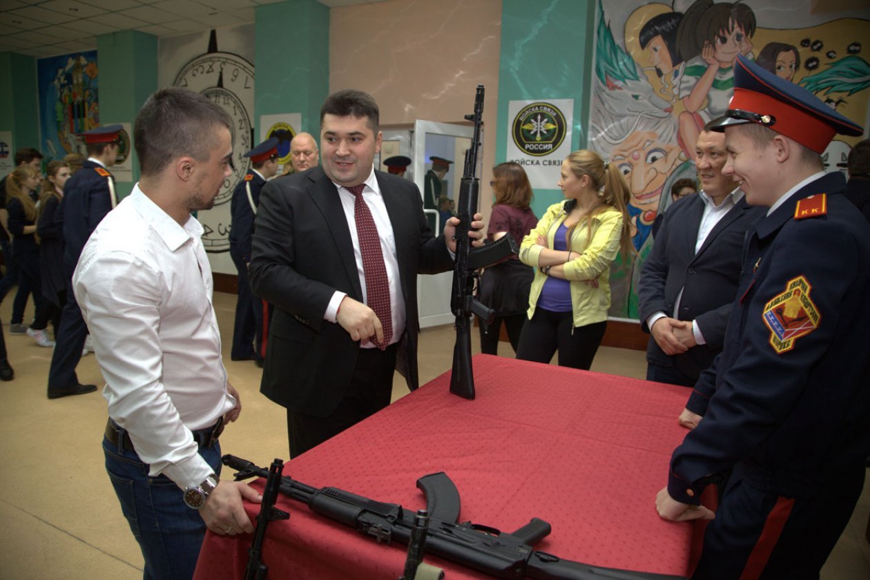 Камуфляж и берцы надевай!