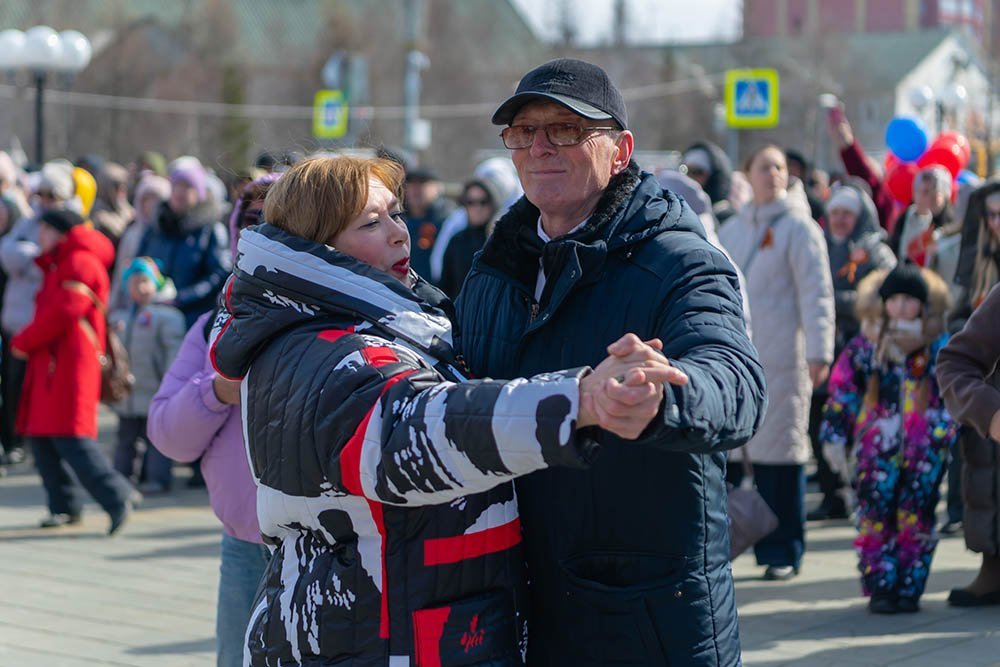 Равнение на Знамя Победы!