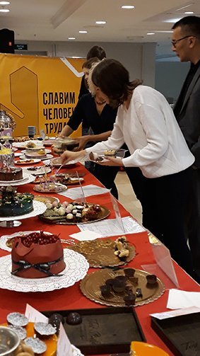 Подсластили сказку