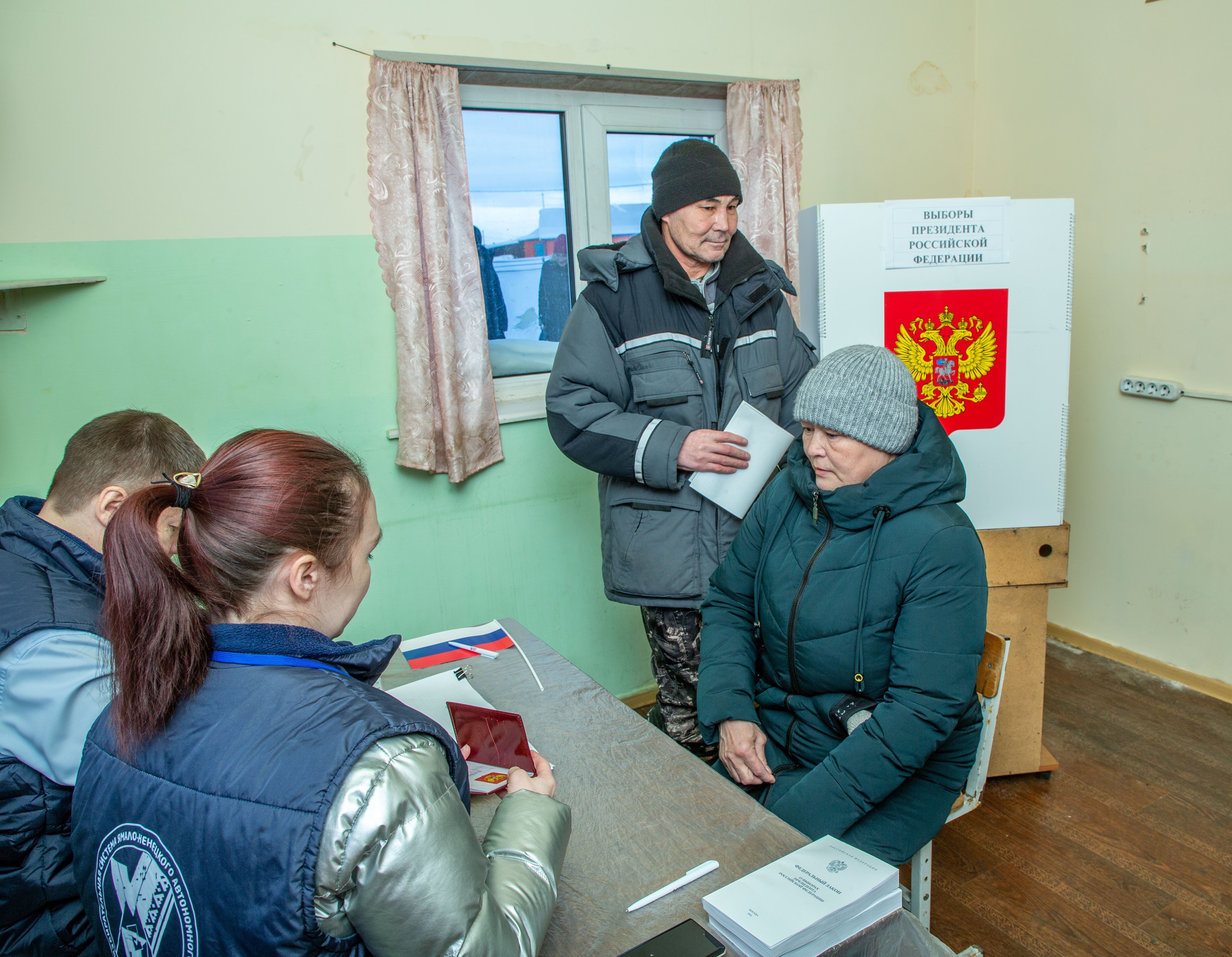 За голосами на вездеходе