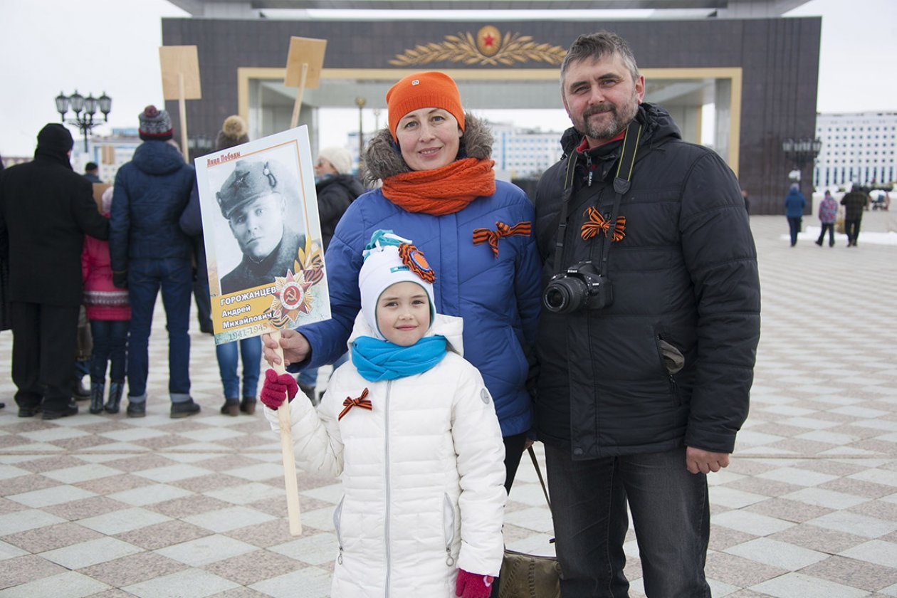 С портретом прадеда