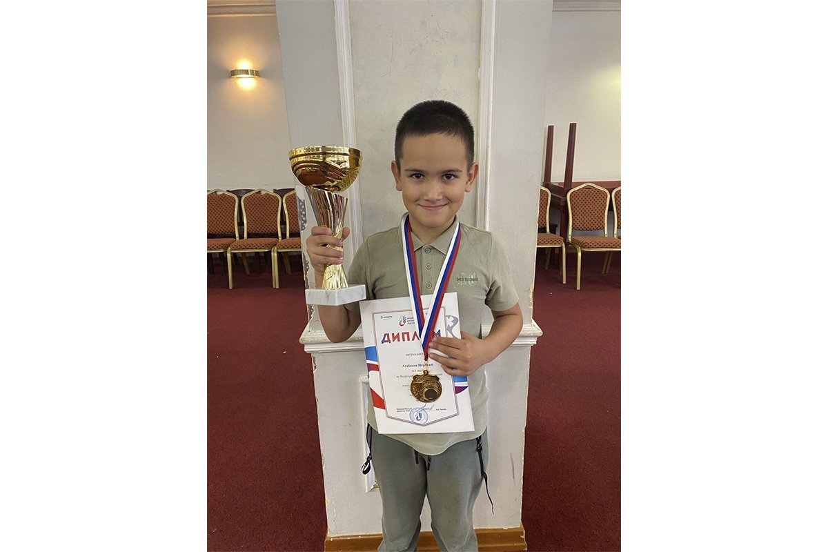 Восемь очков из девяти возможных