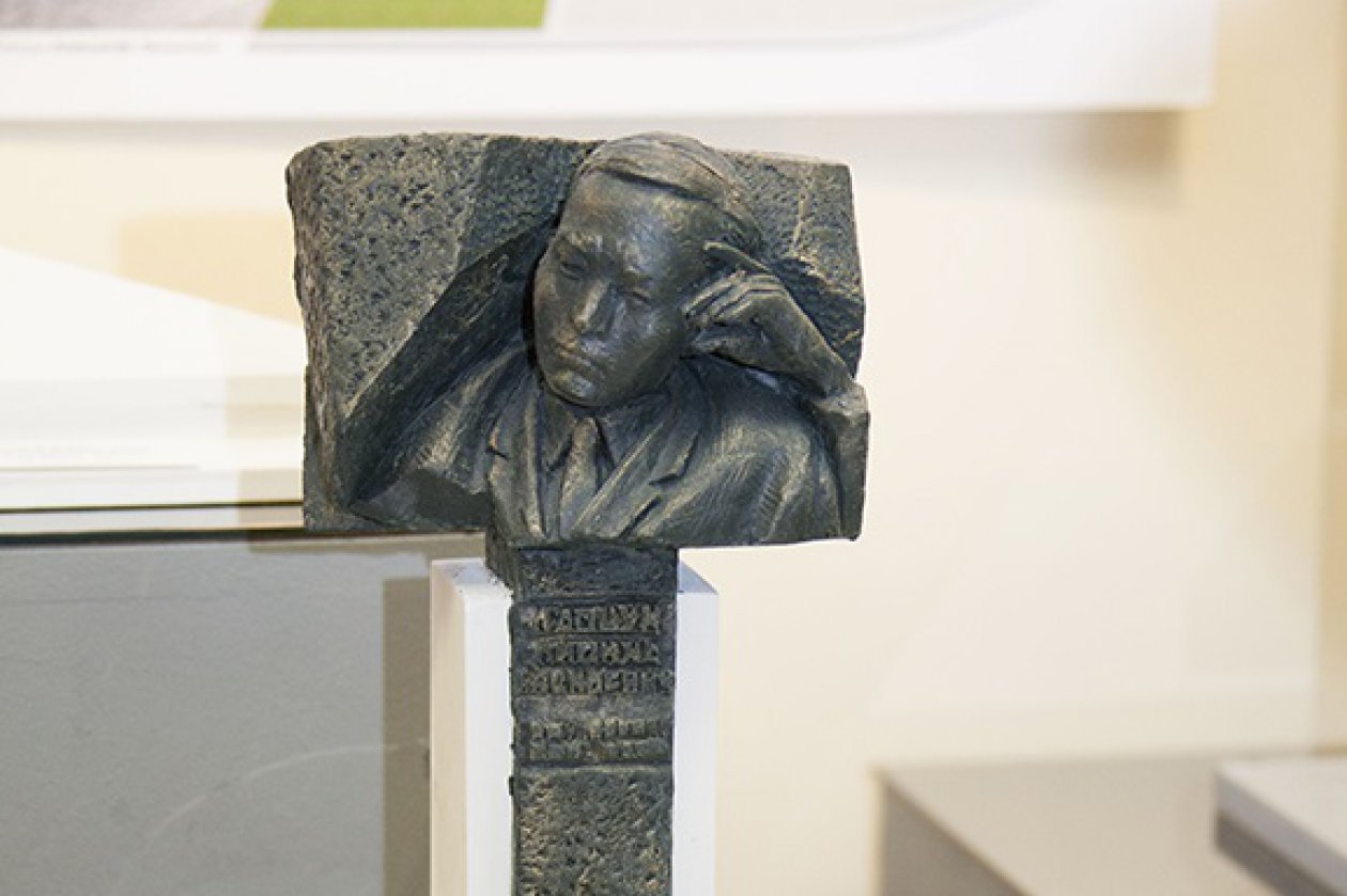 Скульптура к столетию