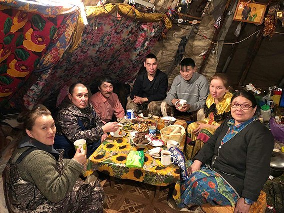 Задобрить духов и украсить чум