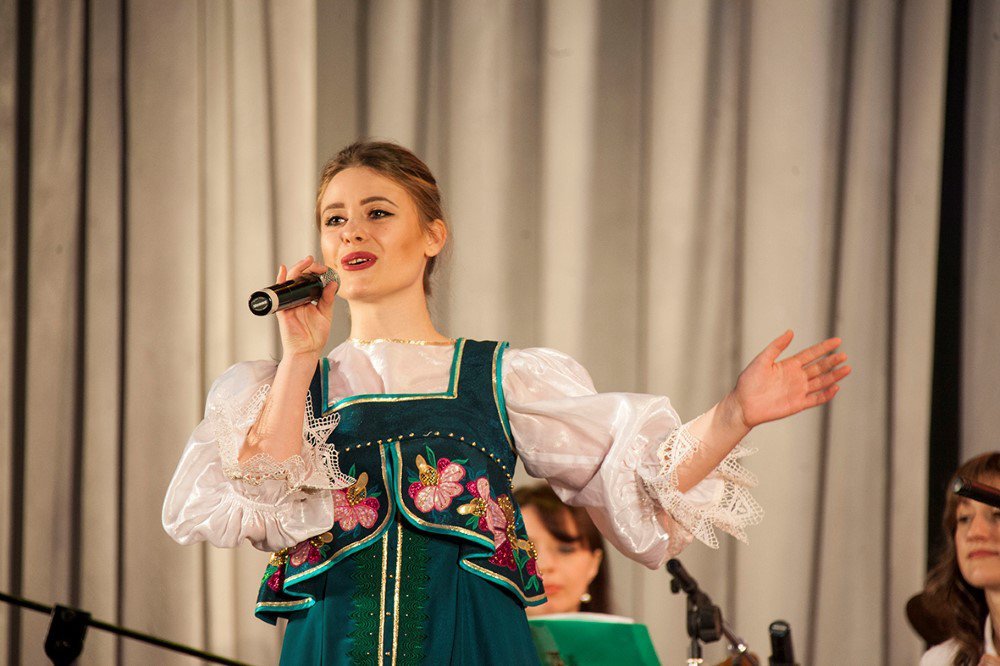 Соцветие песен и танцев
