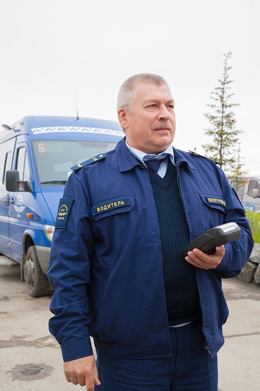 За рулём автобусов лётчики?!