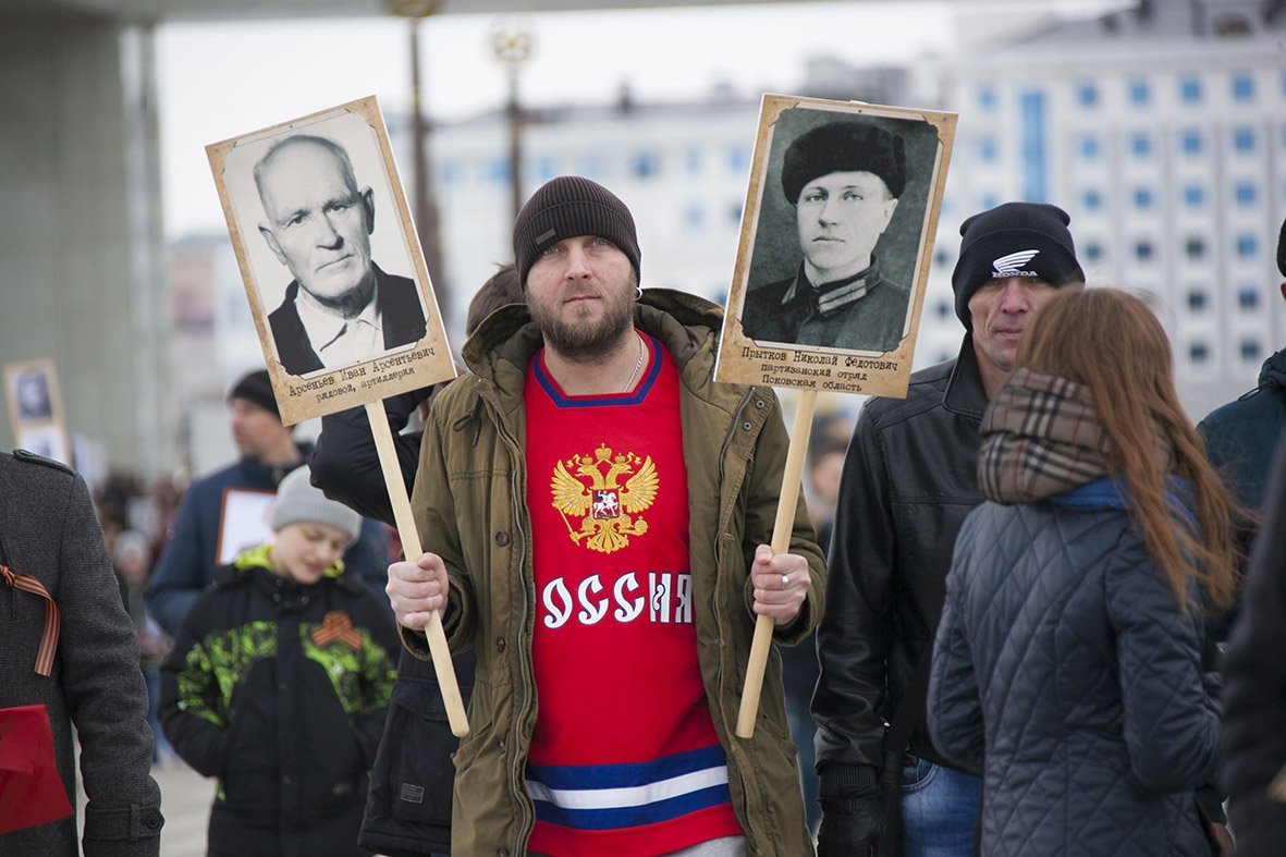 С портретом прадеда