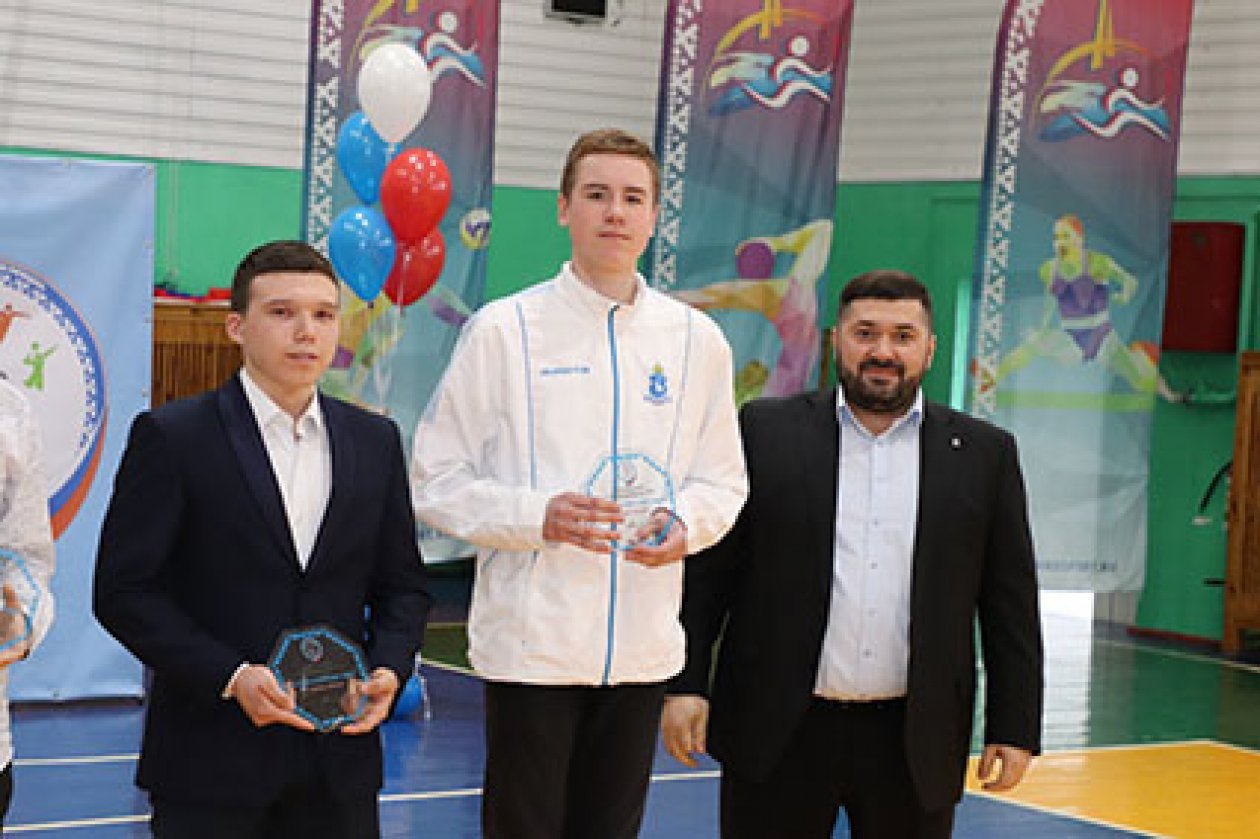 «Фаворит» закрыл сезон
