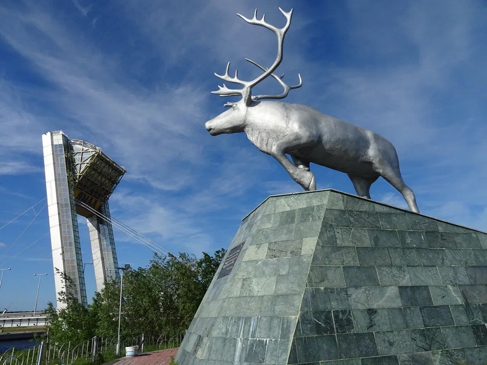 Вдоль, да по столичной улице...