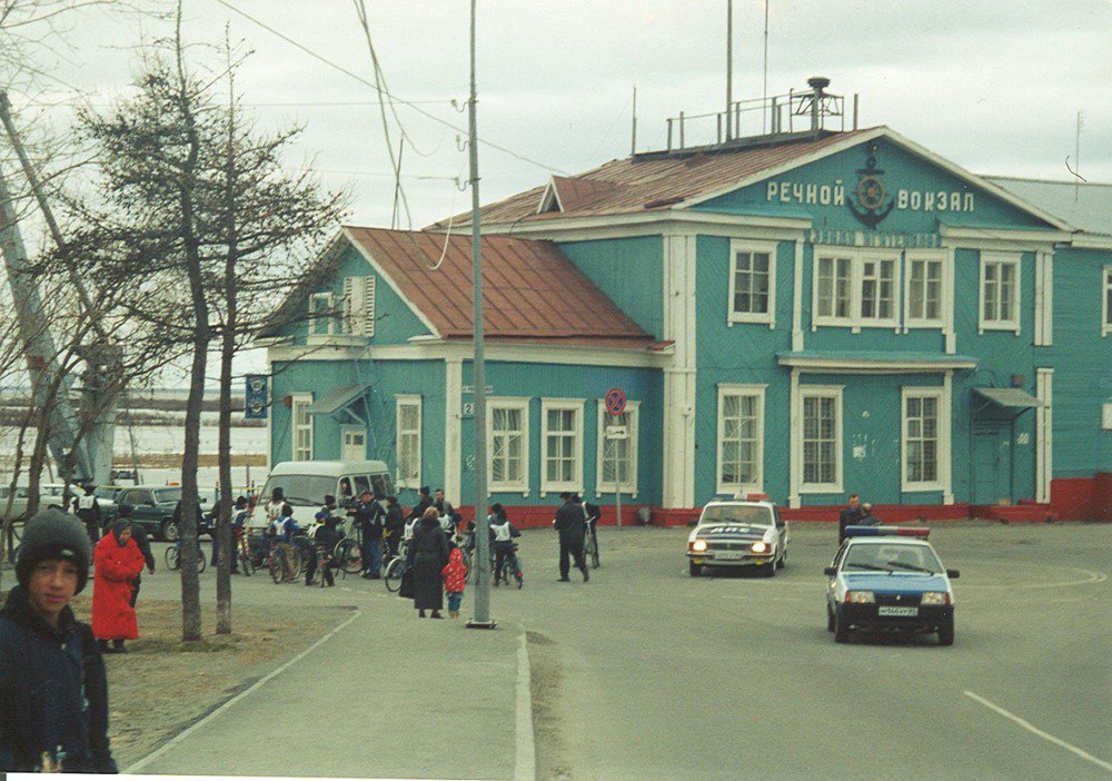 И нет уж Царской улицы