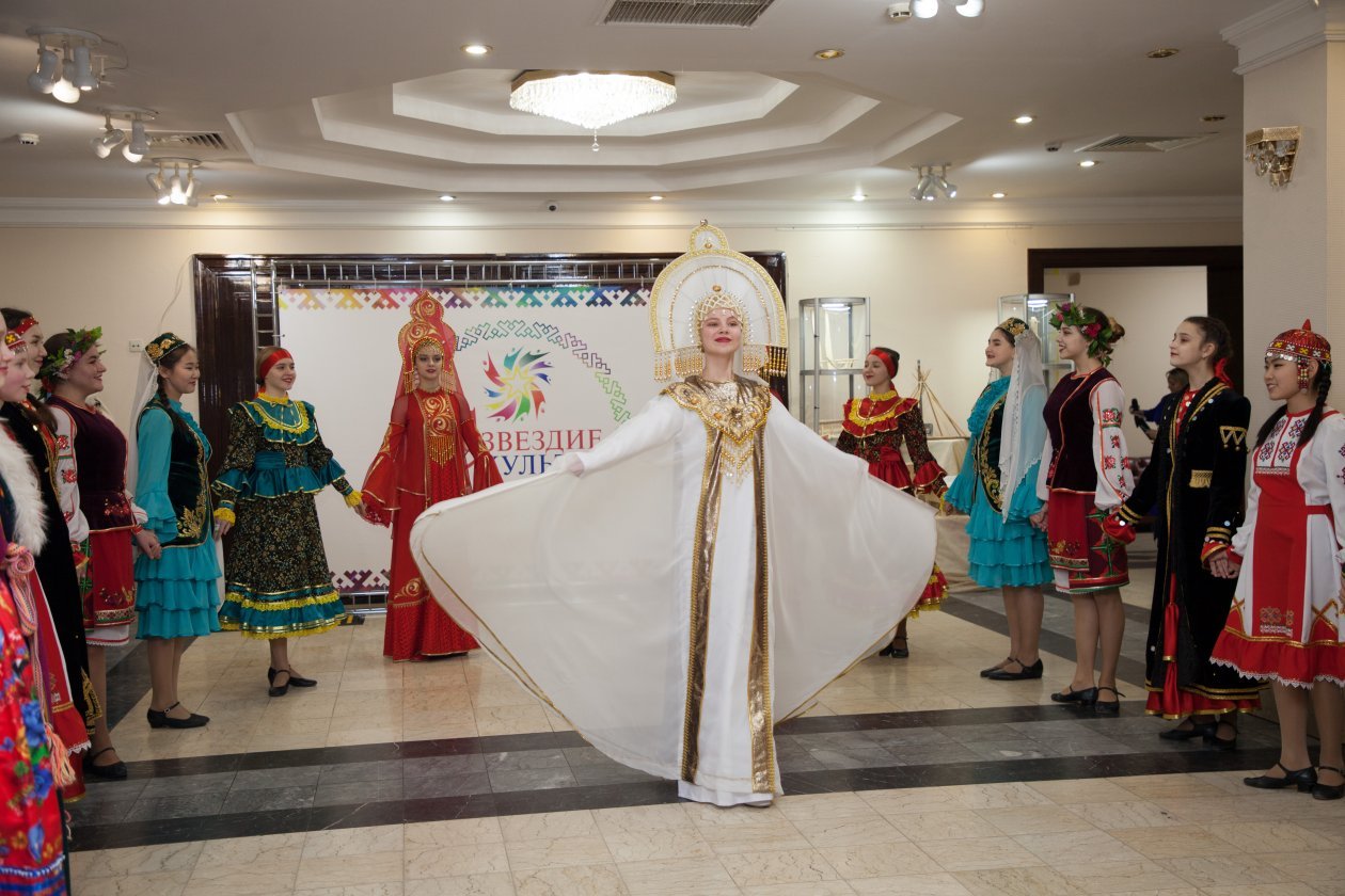 Под созвездием традиций