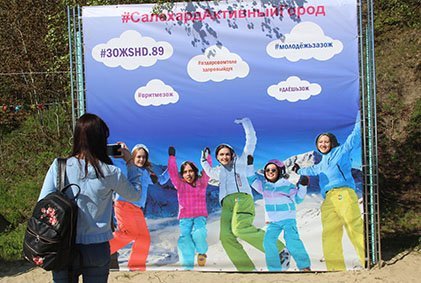 Молодые салехардцы приготовили окрошку