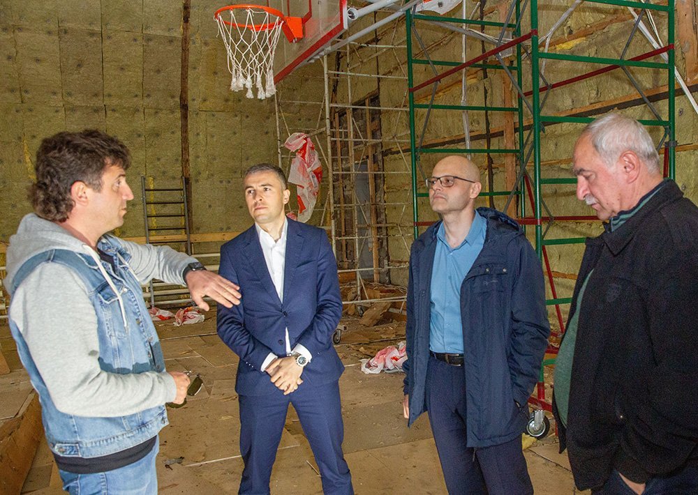 И парковку лыжной базе