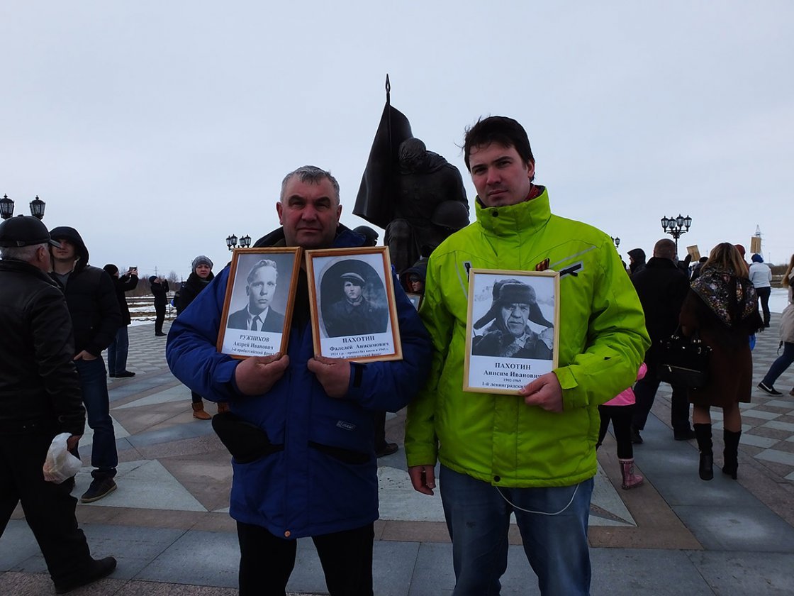 С портретом прадеда