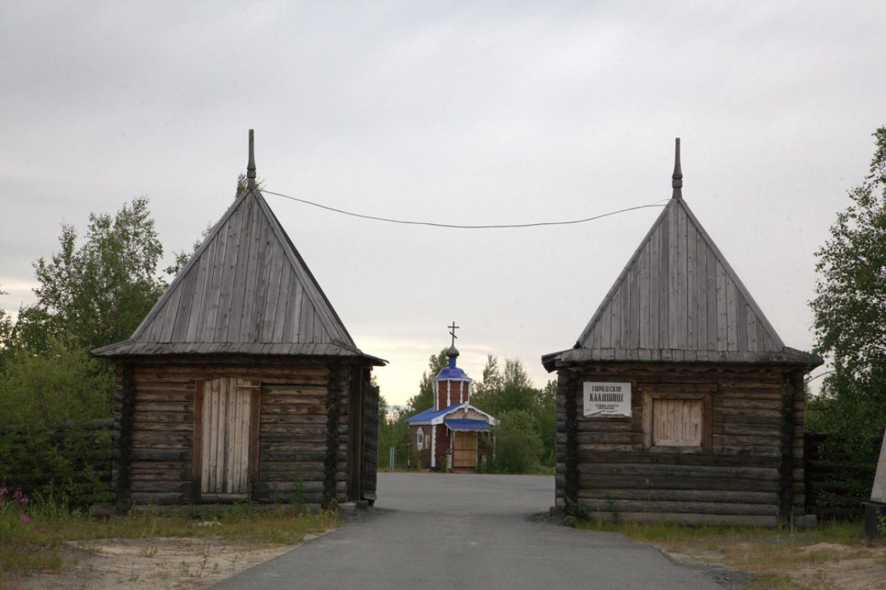 Родственников на погосте найдёте без проблем