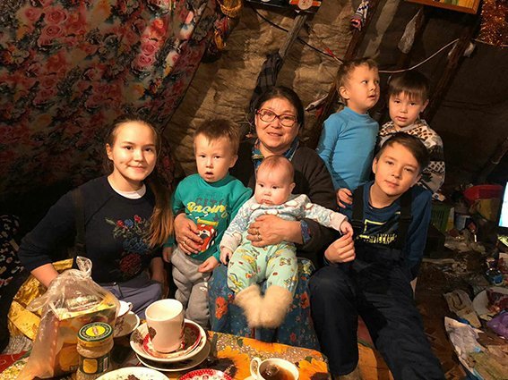 Задобрить духов и украсить чум