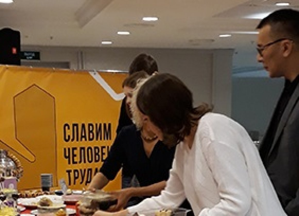 Подсластили сказку