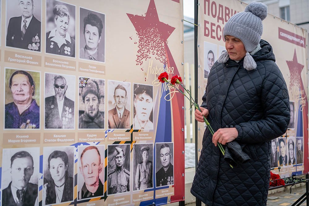Равнение на Знамя Победы!