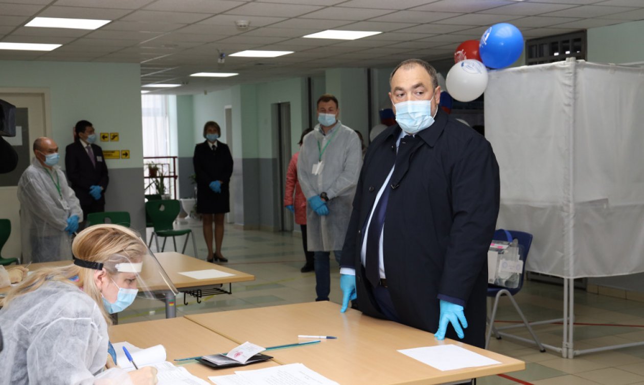 Сегодня на Ямале началось голосование за новый депутатский состав Законодательного Собрания ЯНАО седьмого созыва.