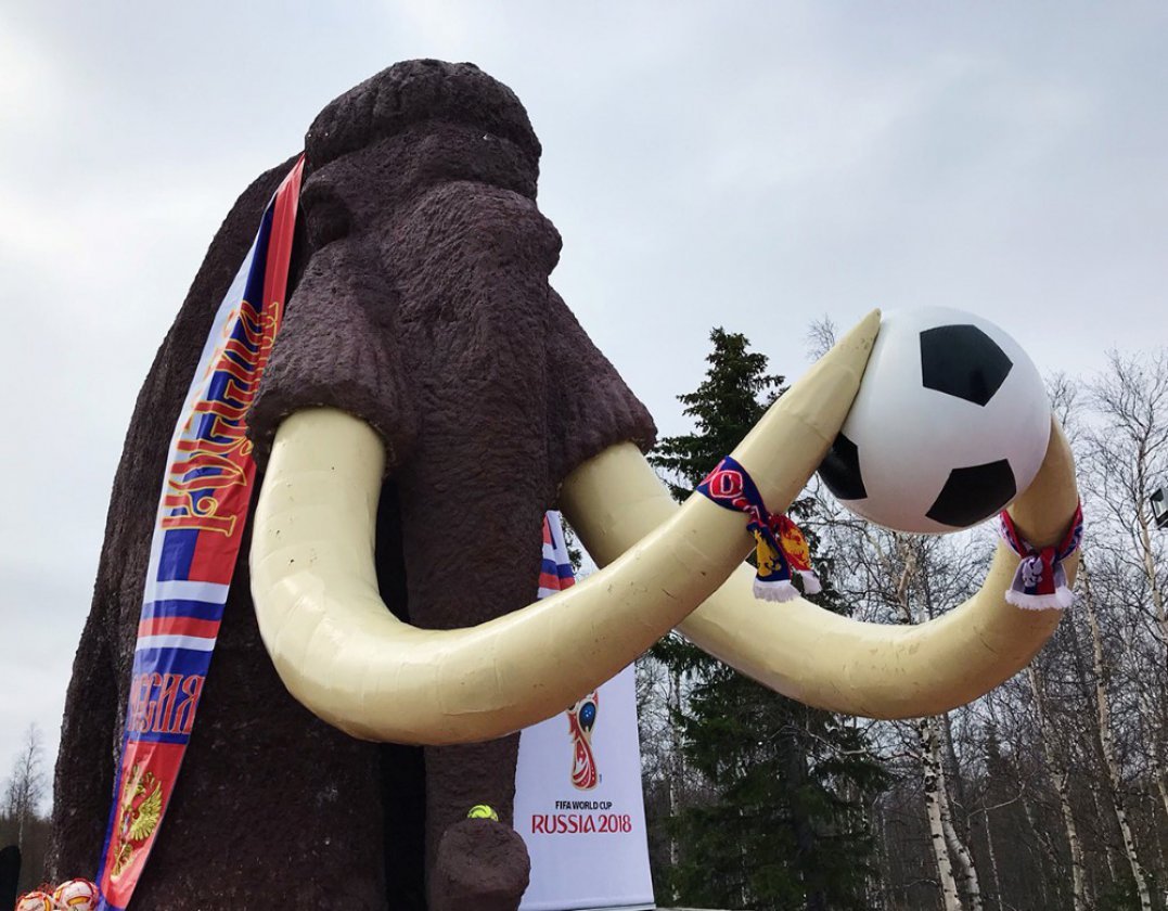 Одним левым… бивнем