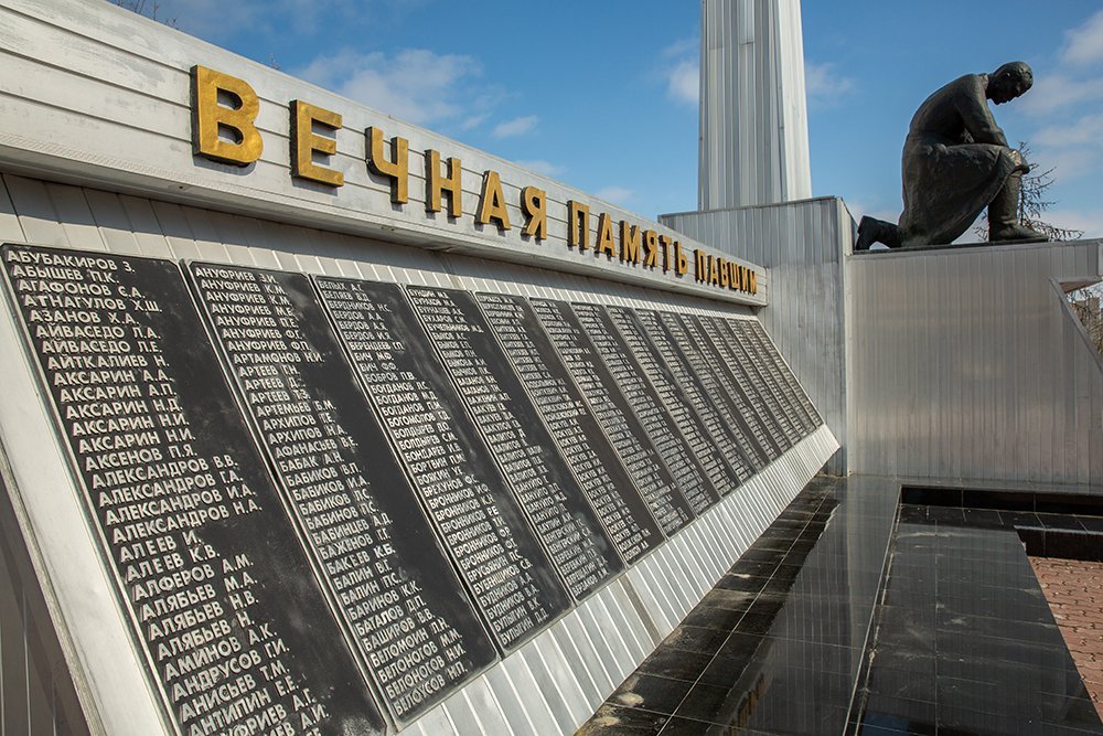 Великий подвиг великого народа                