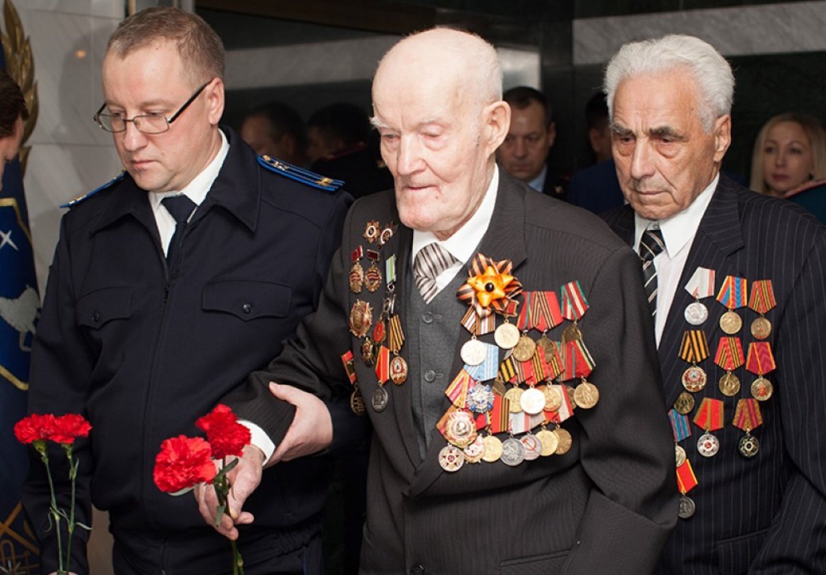 Звания и медали к празднику