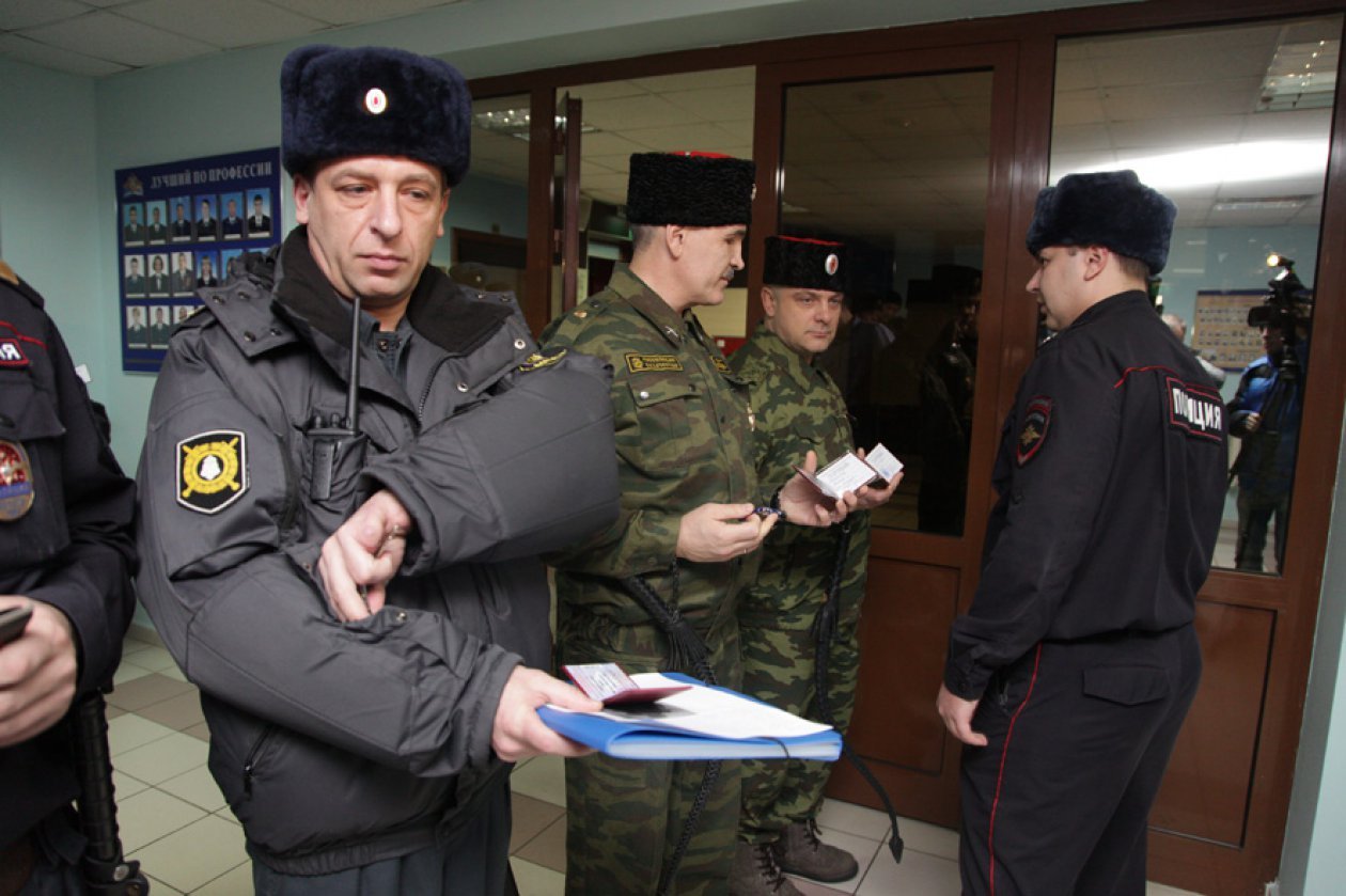 Ваши документы! Казаки вышли на охрану общественного порядка