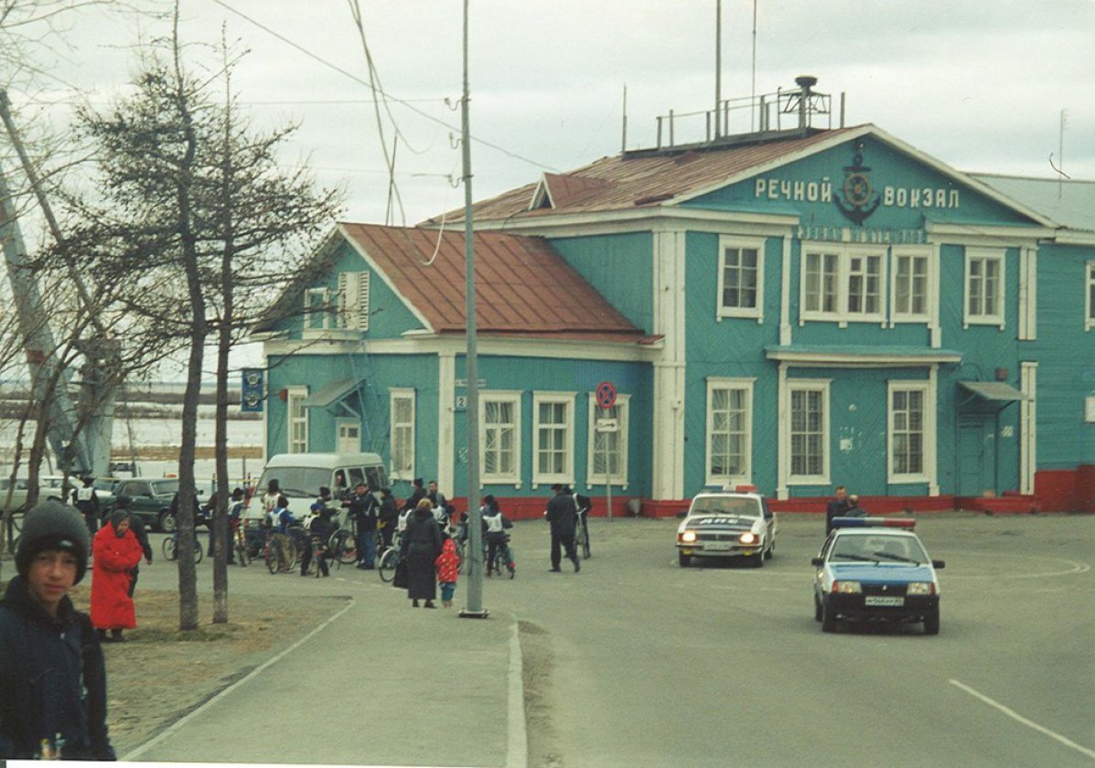 И нет уж Царской улицы