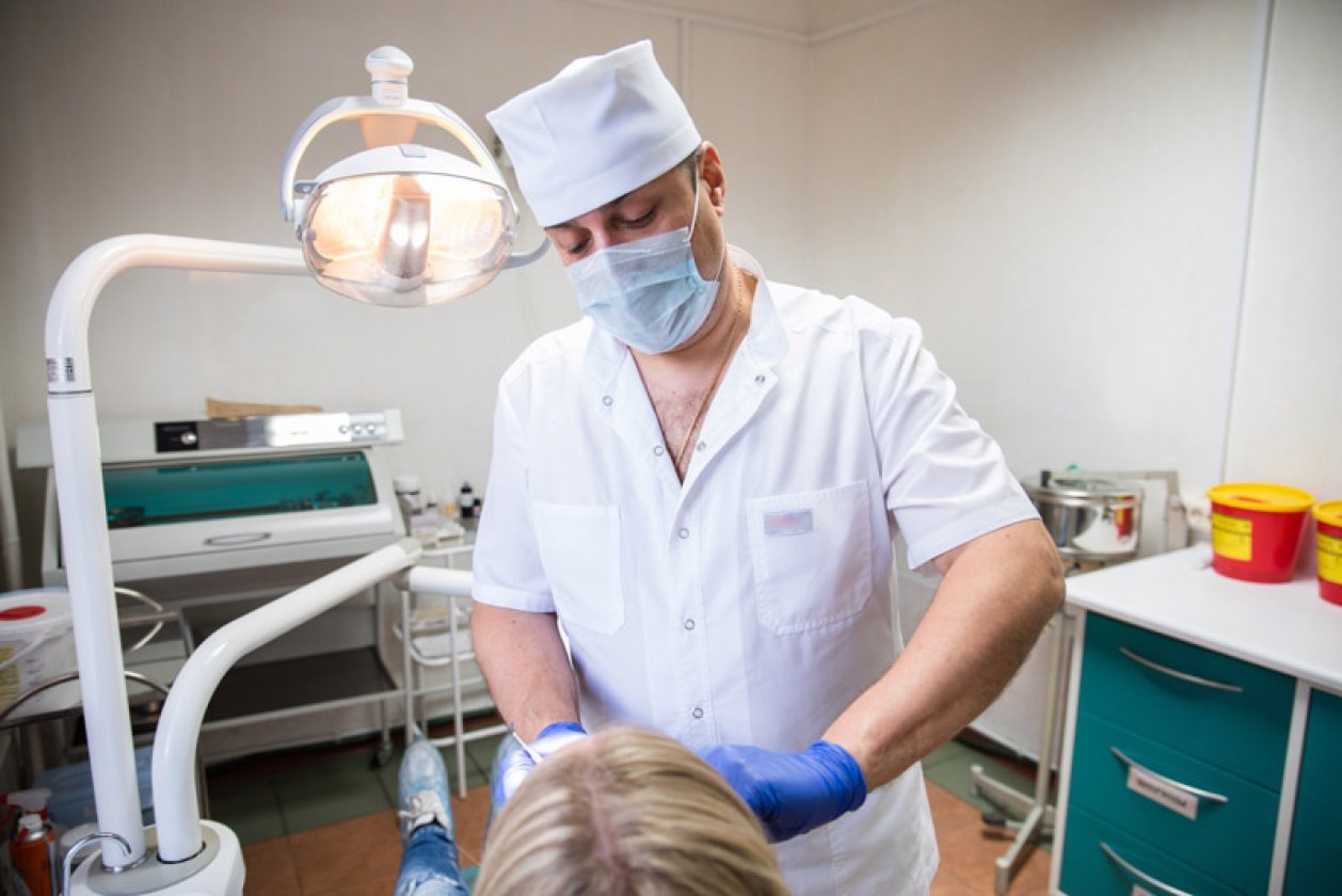 Стоматология 15 врачи. 51 Поликлиника в Марьино стоматология. Хирургическая стоматология. Операционная в стоматологии.